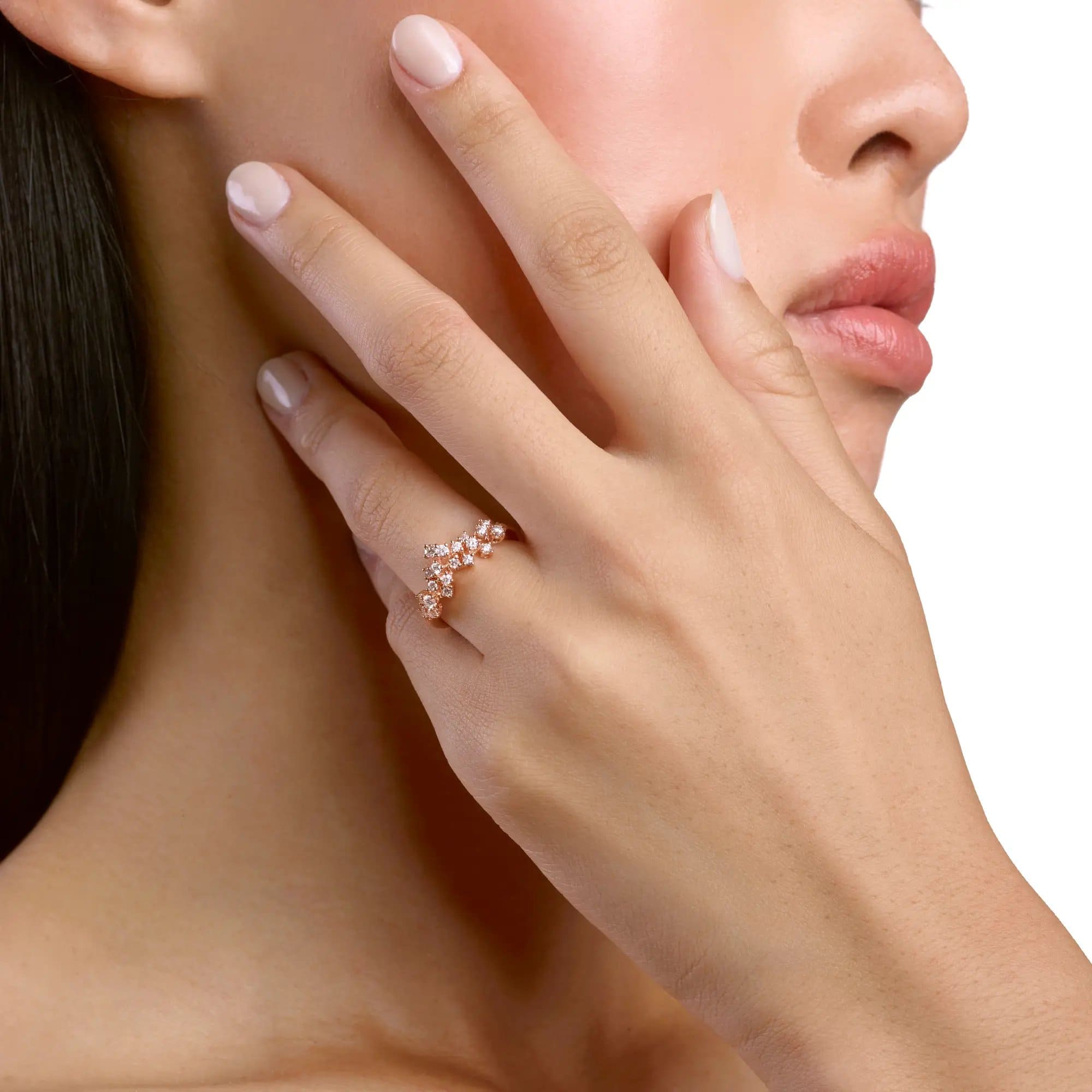 Anillo de oro rosa y diamantes