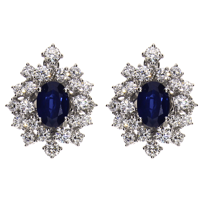 Par de aros de oro blanco, diamantes y zafiro